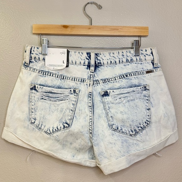 NWT KanCan Kaya High Rise Light Acid Wash Distressed Denim Shorts - Picture 7 of 14